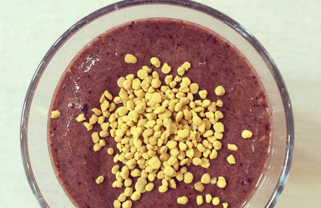 Spinach Berry Banana Smoothie with Bee Pollen